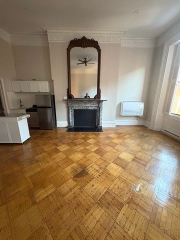 211 Beacon St 2R, Boston, MA 02116