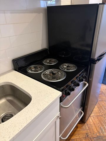 211 Beacon St 2R, Boston, MA 02116