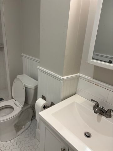 211 Beacon St 2R, Boston, MA 02116