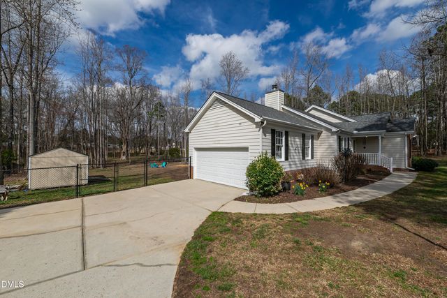 1012 Sawyer Creek Drive, Zebulon, NC 27597