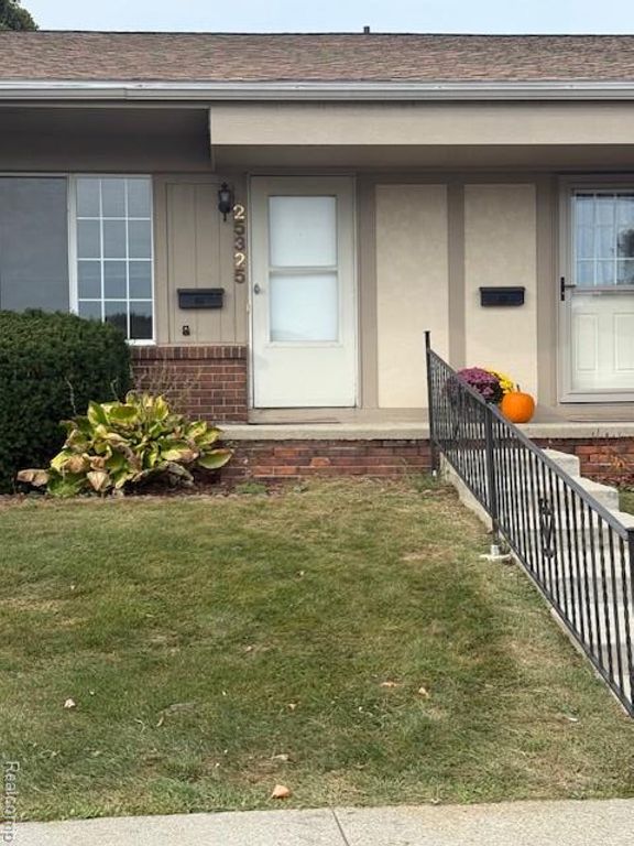 25325 Potomac Drive 3, South Lyon, MI 48178