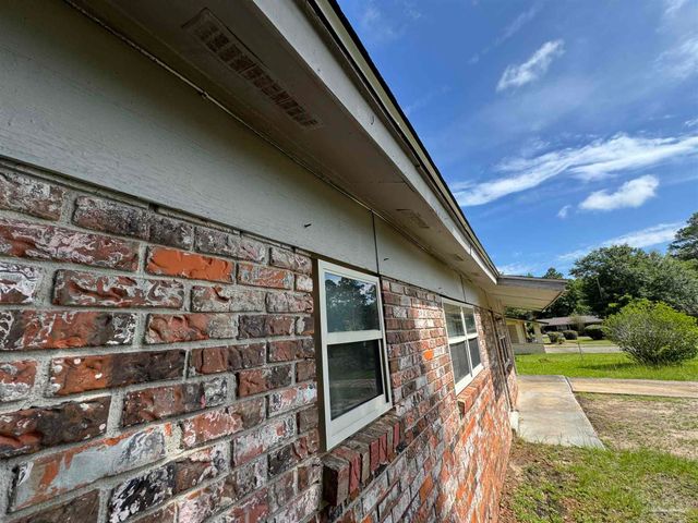 7805 Herrington Dr, Pensacola, FL 32534