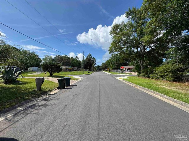 7805 Herrington Dr, Pensacola, FL 32534