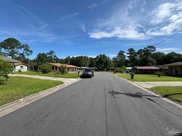 7805 Herrington Dr, Pensacola, FL 32534