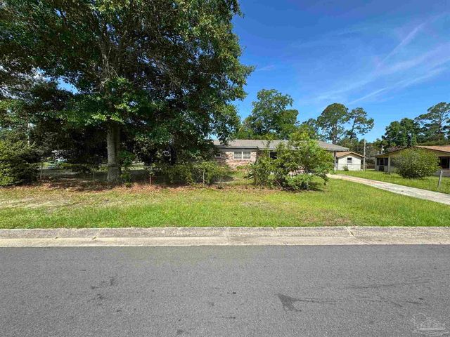 7805 Herrington Dr, Pensacola, FL 32534