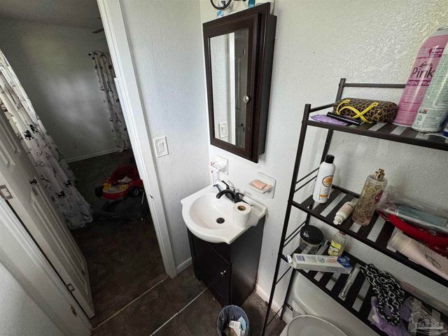 7805 Herrington Dr, Pensacola, FL 32534