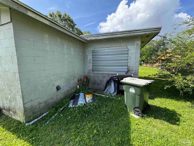 7805 Herrington Dr, Pensacola, FL 32534