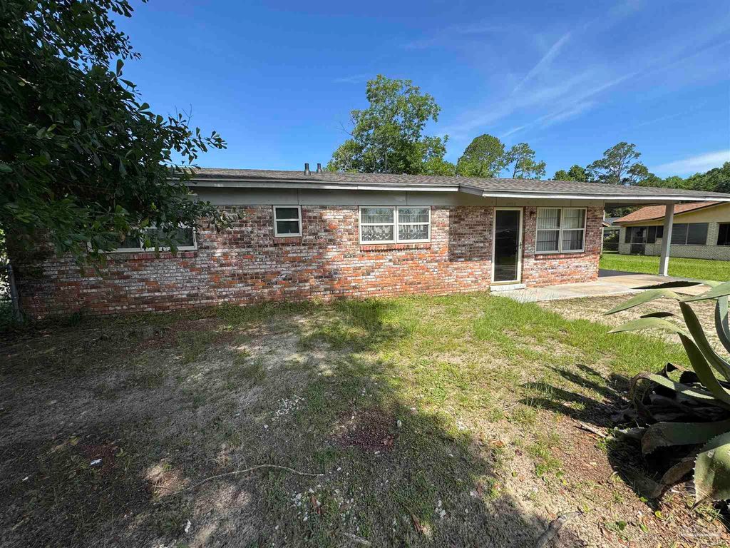 7805 Herrington Dr, Pensacola, FL 32534