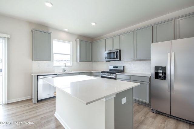 16909 Aiken Ridge Cir, Louisville, KY 40245