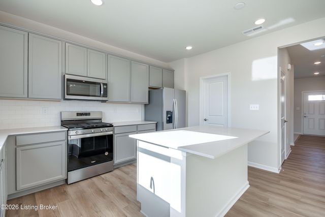 16909 Aiken Ridge Cir, Louisville, KY 40245