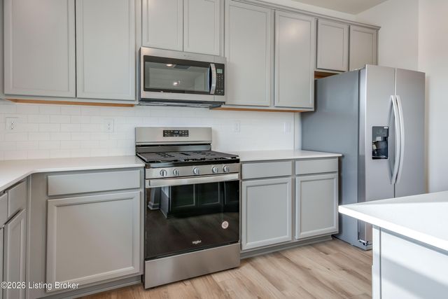 16909 Aiken Ridge Cir, Louisville, KY 40245