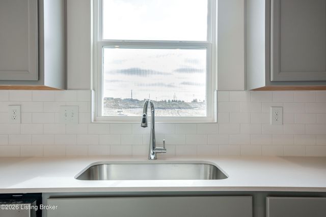 16909 Aiken Ridge Cir, Louisville, KY 40245