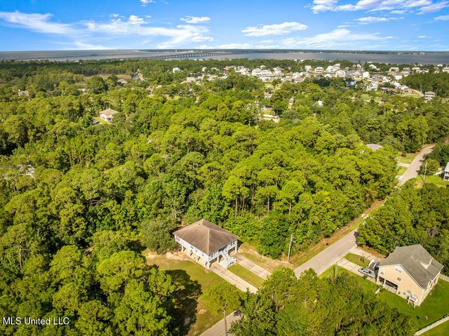 105 Poinsetta Loop, Pass Christian, MS 39571