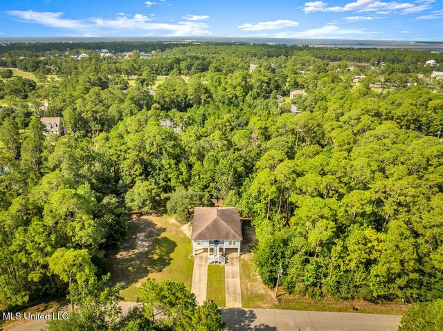 105 Poinsetta Loop, Pass Christian, MS 39571