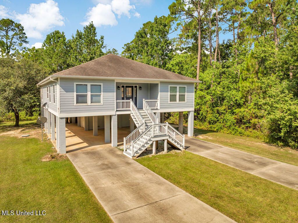 105 Poinsetta Loop, Pass Christian, MS 39571