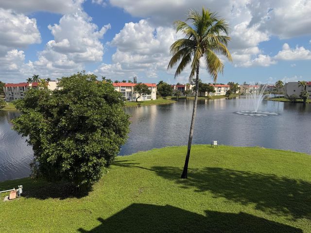2950 Sunrise Lakes Drive W 305, Sunrise, FL 33322