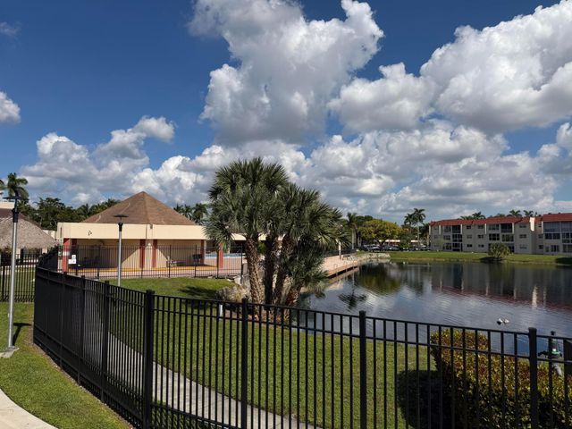 2950 Sunrise Lakes Drive W 305, Sunrise, FL 33322