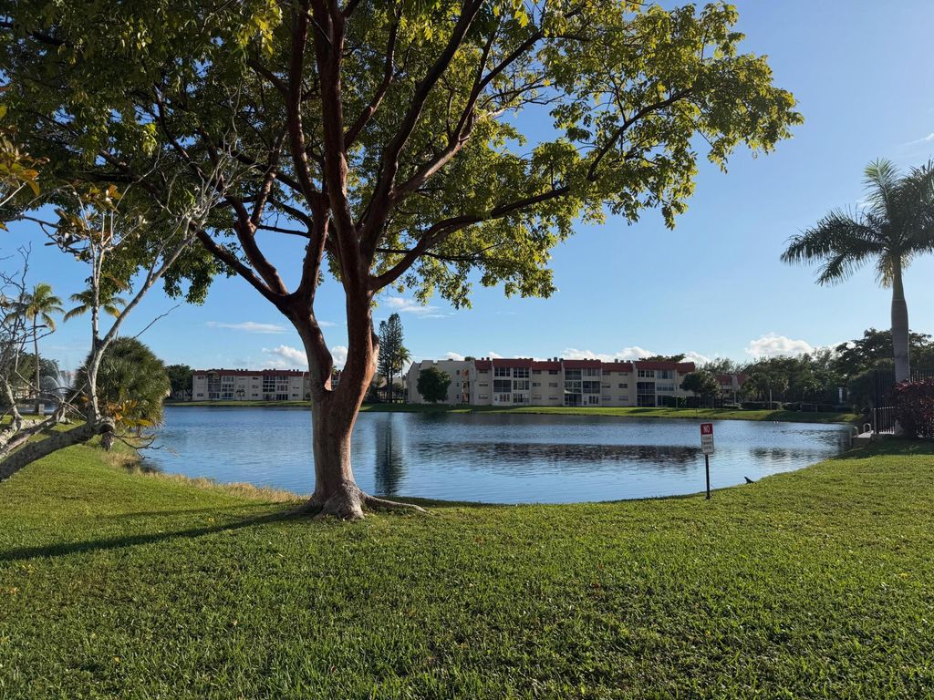 2950 Sunrise Lakes Drive W 305, Sunrise, FL 33322