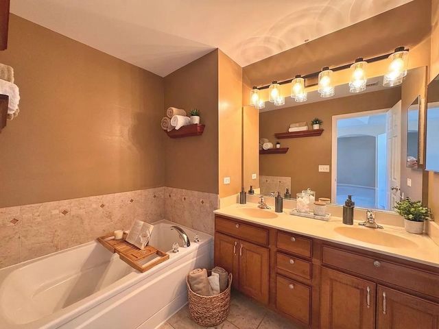 2266 Pembridge Drive, Lake In The Hills, IL 60156