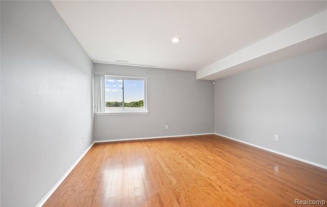 1974 Klingensmith Road, Bloomfield Hills, MI 48302