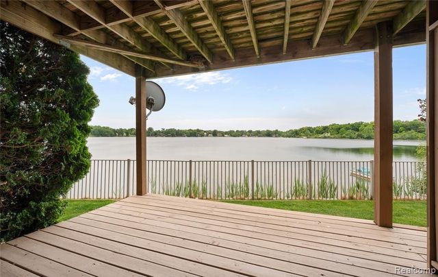 1974 Klingensmith Road, Bloomfield Hills, MI 48302