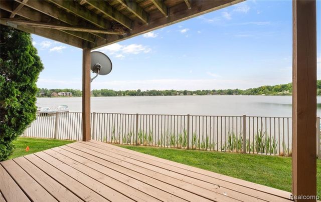 1974 Klingensmith Road, Bloomfield Hills, MI 48302