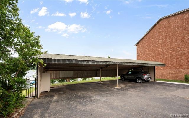 1974 Klingensmith Road, Bloomfield Hills, MI 48302