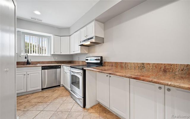 1974 Klingensmith Road, Bloomfield Hills, MI 48302