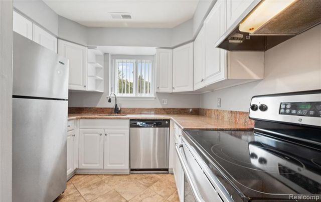 1974 Klingensmith Road, Bloomfield Hills, MI 48302