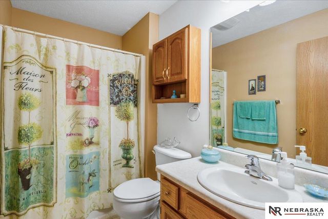 5605 N 26th Place, Lincoln, NE 68521