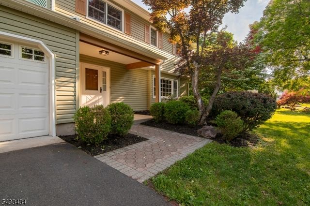 8 Liberty Ln, Franklin Twp., NJ 08873