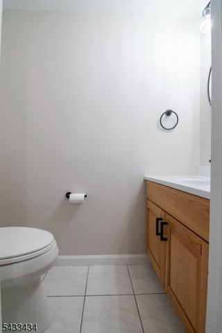 8 Liberty Ln, Franklin Twp., NJ 08873