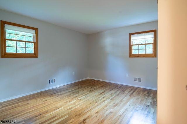 8 Liberty Ln, Franklin Twp., NJ 08873