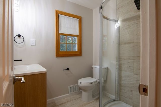 8 Liberty Ln, Franklin Twp., NJ 08873