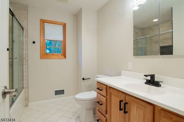 8 Liberty Ln, Franklin Twp., NJ 08873
