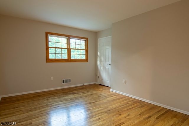 8 Liberty Ln, Franklin Twp., NJ 08873