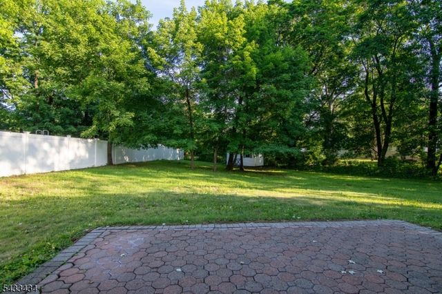 8 Liberty Ln, Franklin Twp., NJ 08873