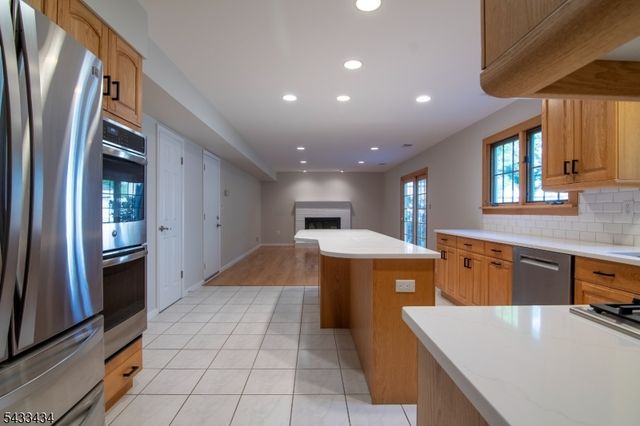8 Liberty Ln, Franklin Twp., NJ 08873
