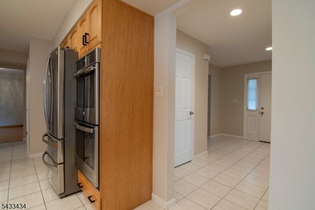 8 Liberty Ln, Franklin Twp., NJ 08873
