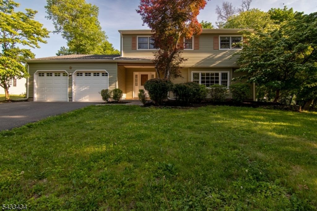8 Liberty Ln, Franklin Twp., NJ 08873
