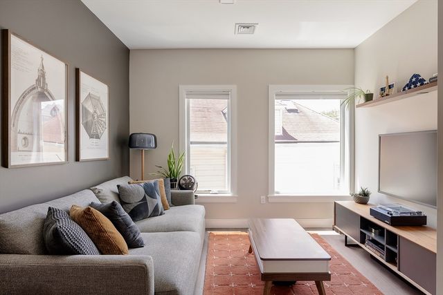 11 Walley St 306, Boston, MA 02128