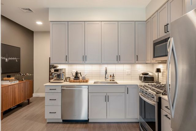 11 Walley St 306, Boston, MA 02128