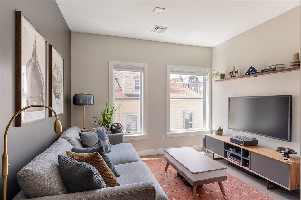 11 Walley St 306, Boston, MA 02128