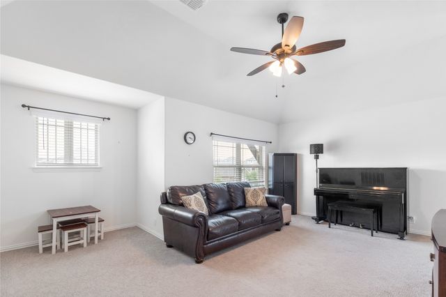 1013 Timber Ridge Drive, Justin, TX 76247