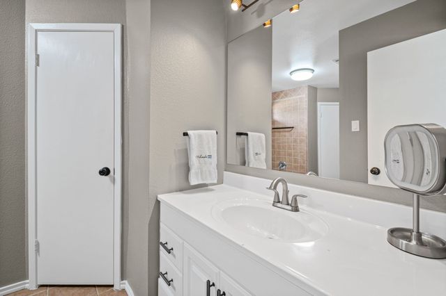 1023 Auburn Drive, Arlington, TX 76012