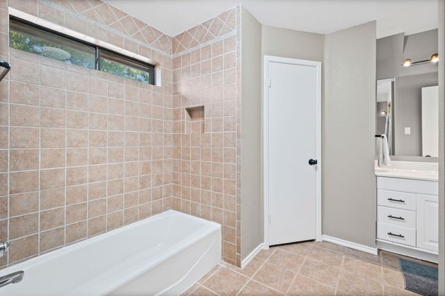 1023 Auburn Drive, Arlington, TX 76012
