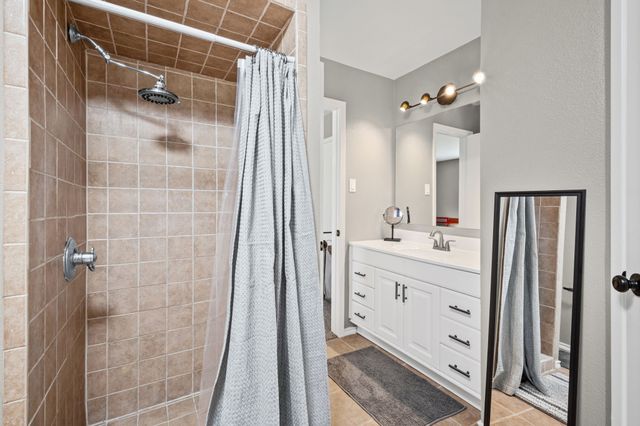1023 Auburn Drive, Arlington, TX 76012