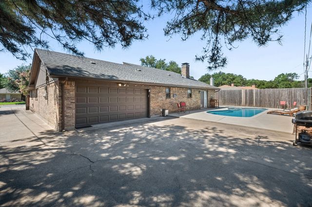 1023 Auburn Drive, Arlington, TX 76012