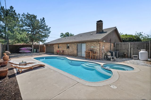 1023 Auburn Drive, Arlington, TX 76012