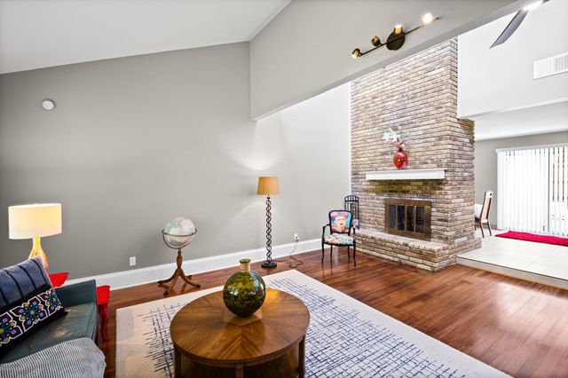 1023 Auburn Drive, Arlington, TX 76012